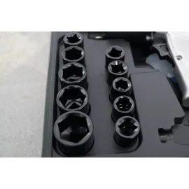 Пневматичен гайковерт 1/2” 650нм комплект 17 части в куфар KRAFTWELLE  Пневматичен гайковерт 1/2” 650нм комплект 17 части в куфар KRAFTWELLE