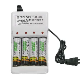 Зарядно за батерии АА / ААА + 4бр. батерии Зарядно за батерии АА / ААА + 4бр. батерии